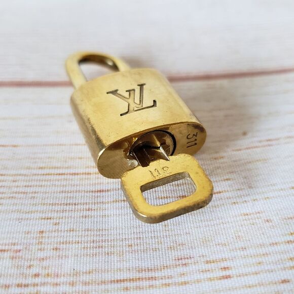 Authentic Louis Vuitton #311 Lock and Key Set Brass 300 Series Padlock - Picture 6 of 6
